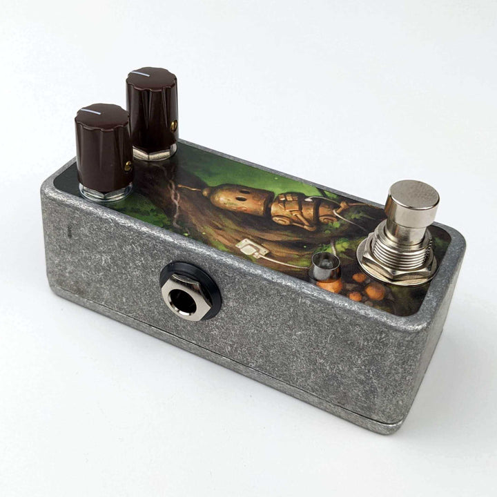 Tiny Fuzz Guitar Pedal: "Charging"